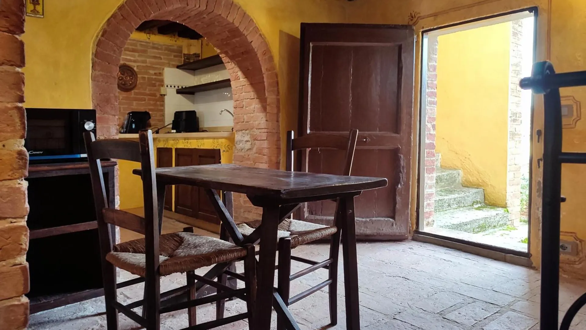 Podere Rinascidentro Asciano Bed & Breakfast