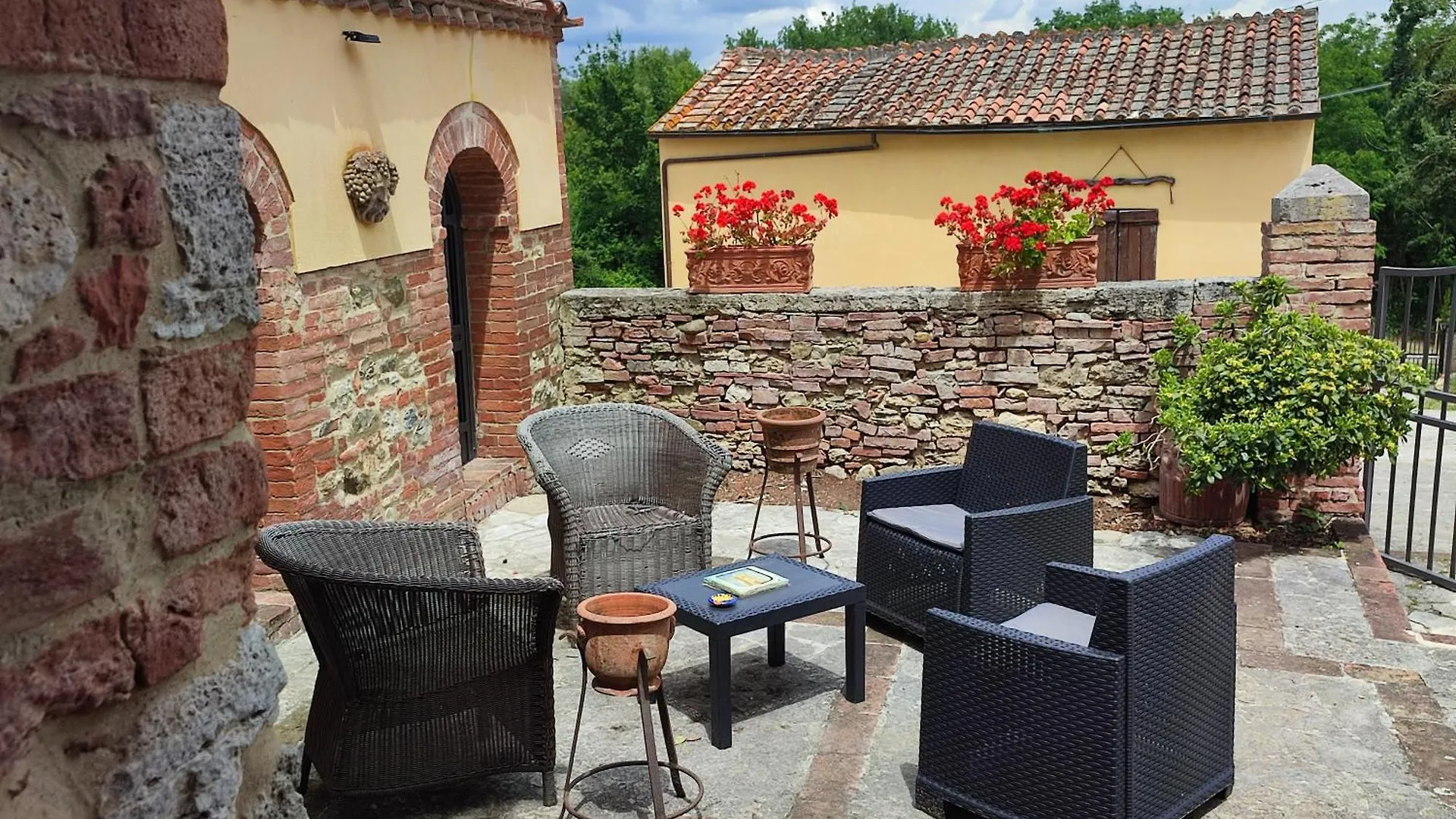 Podere Rinascidentro Asciano Bed & Breakfast
